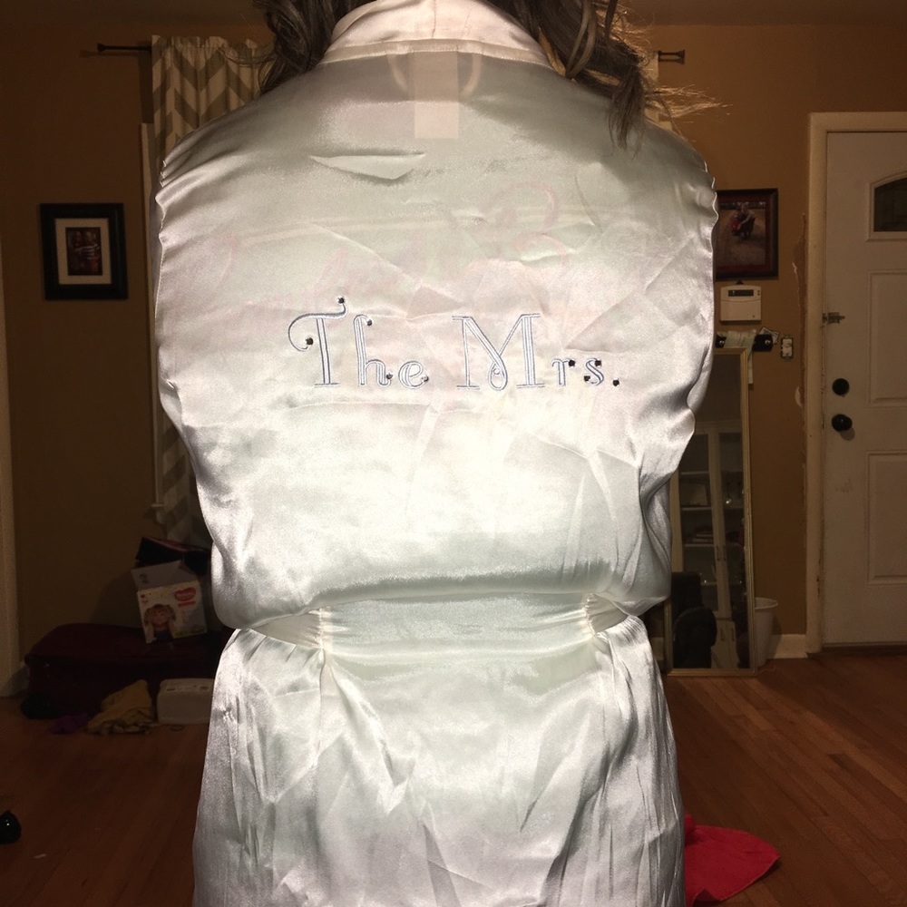 Wedding robe  says “the mrs” l